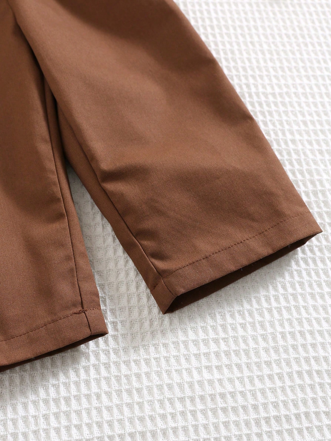 Ensemble décontracté d'été pour garçon : chemise bleu à manches courtes et pantalon marron