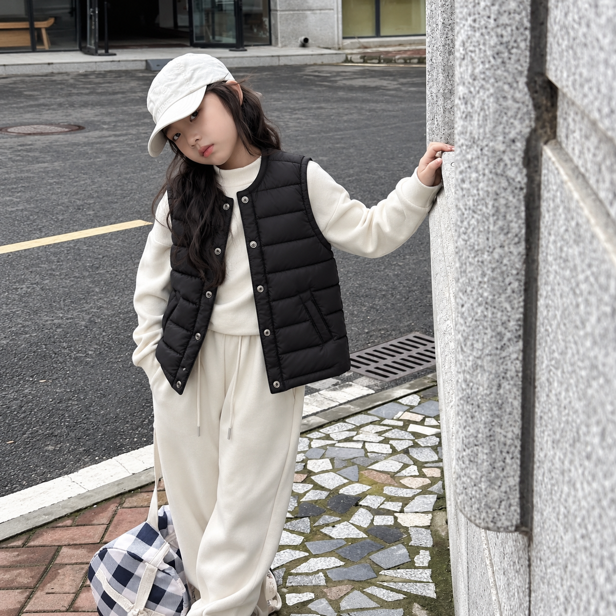 Kids’ Quilted Sleeveless Puffer Vest with Snap-Button Front and Zipped Pockets – A Versatile Layer for School Days, Weekend Outings and Everyday Style