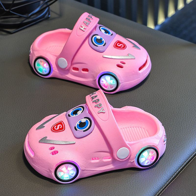 Chaussons d'été pour enfants en forme de voiture – Lumineux, antidérapants, à semelle souple et à bout fermé pour garçons et filles