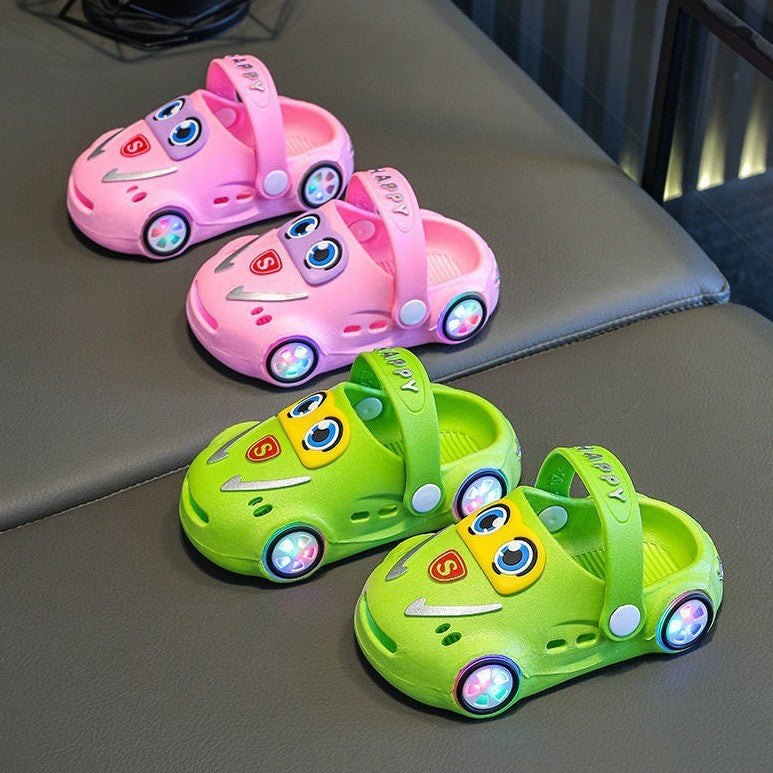 Chaussons d'été pour enfants en forme de voiture – Lumineux, antidérapants, à semelle souple et à bout fermé pour garçons et filles