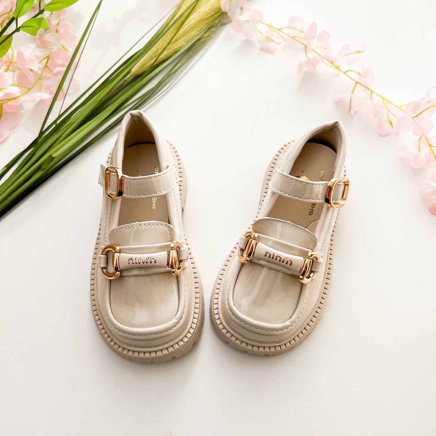 New Sleek and Stylish: Glossy Leather Shoes for Fashionable Girls