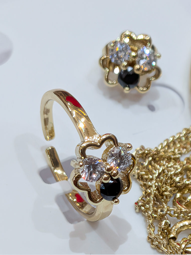 Anti-Tarnish Gold Four-Leaf Clover Jewelry Set – Non-Oxidizing, Long-Lasting Color with Black & Clear CZ Stones (5 Pcs Set)