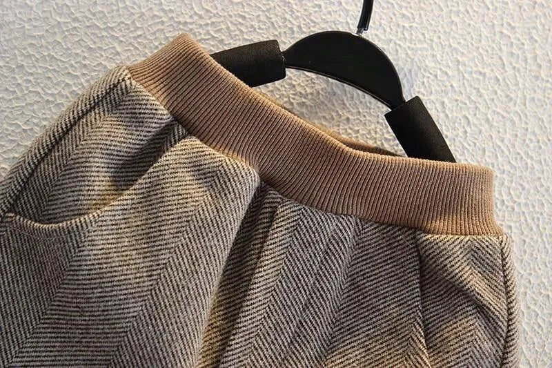 Ensemble trois pièces confortable en laine pour tout-petit, manteau, pull et pantalon