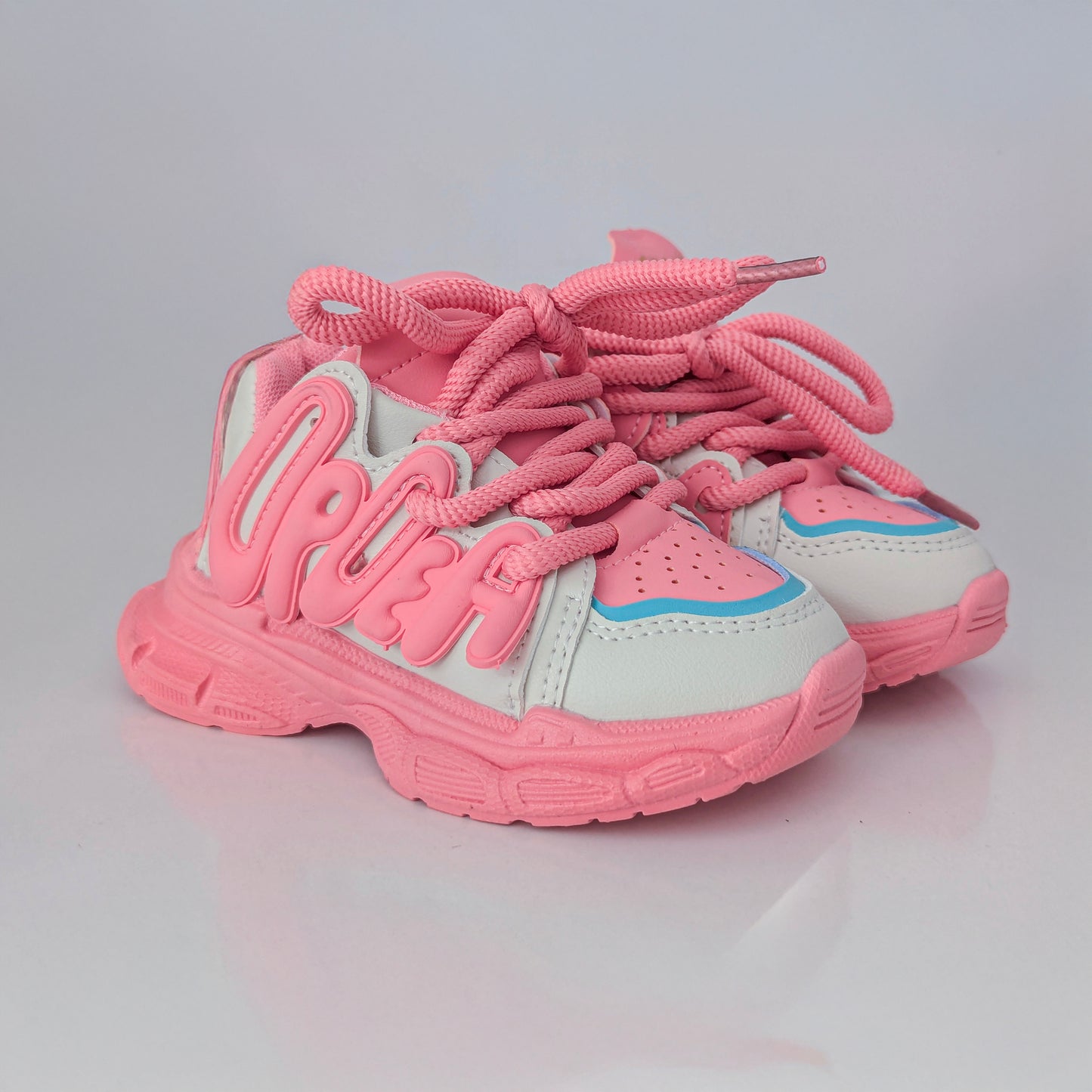 Stylish thick-soled sports shoes for children