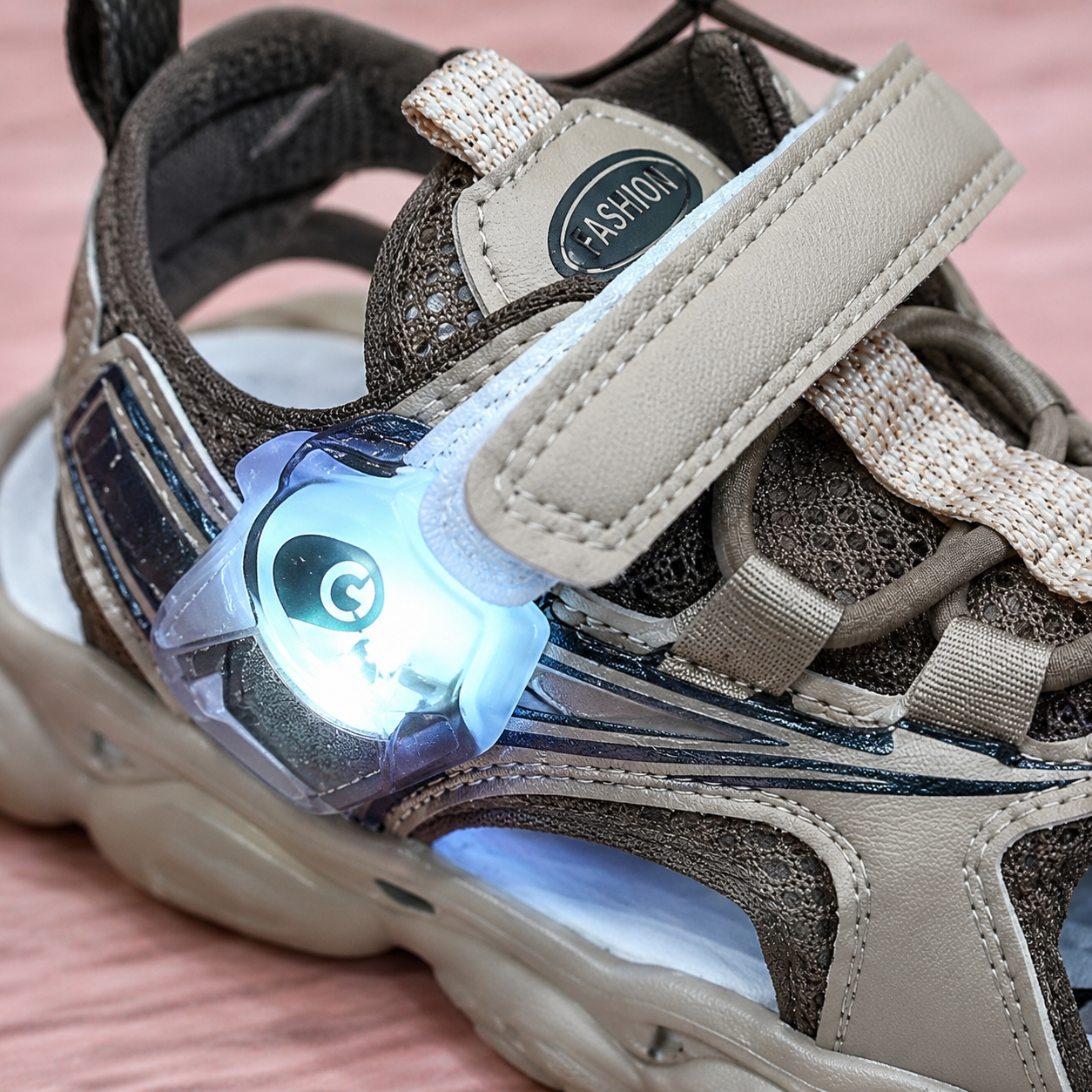 Sandales de sport pour enfants avec lumières LED – Chaussures d'été respirantes antidérapantes