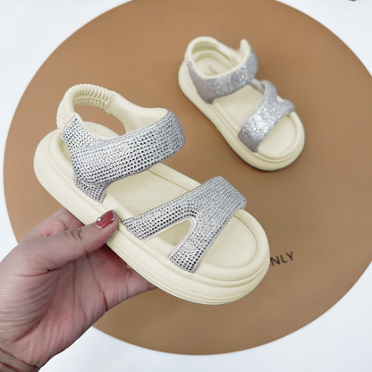 Sandales pour filles à la mode, élégantes et confortables.