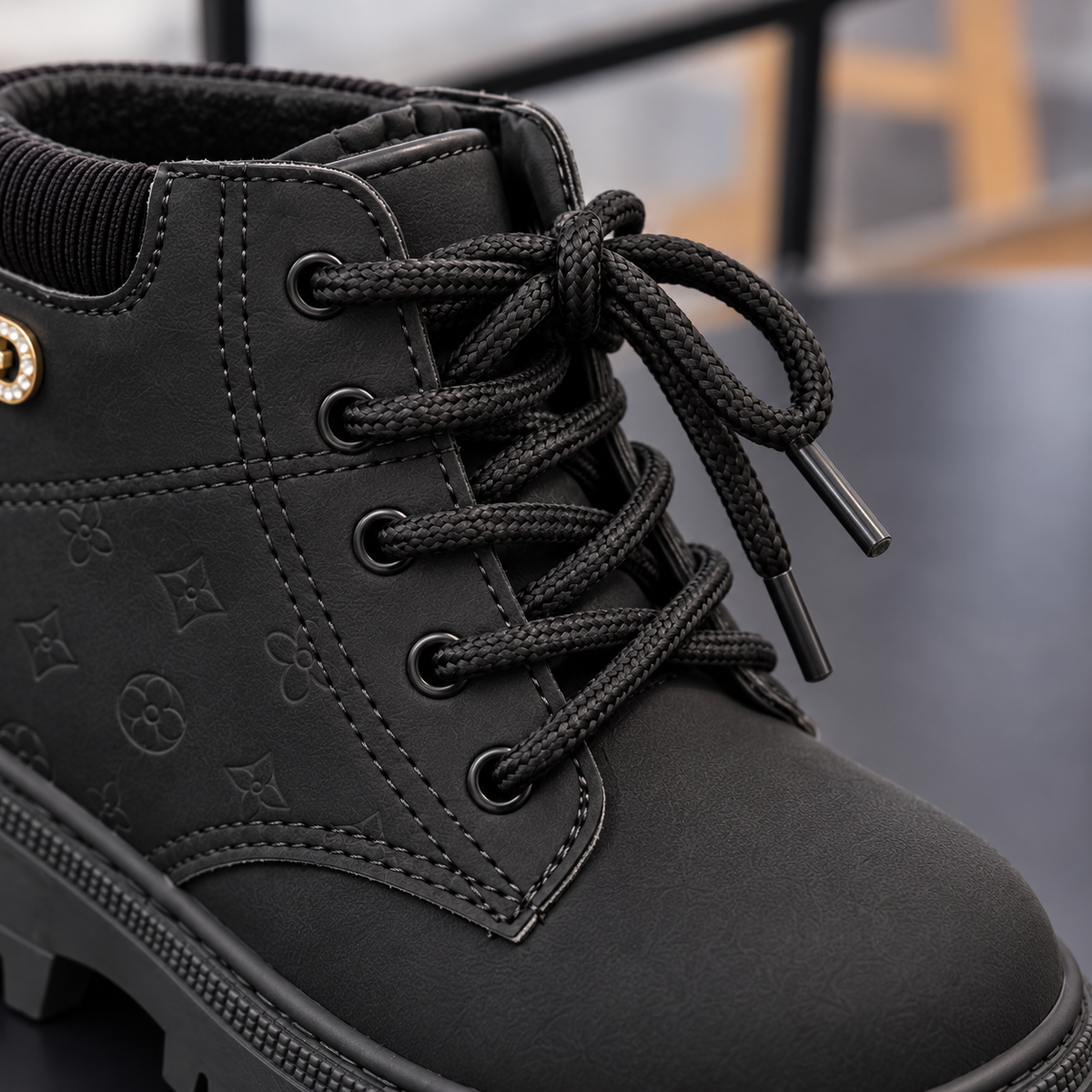 Bottines à lacets pour enfant avec détails gaufrés, col rembourré et semelle épaisse