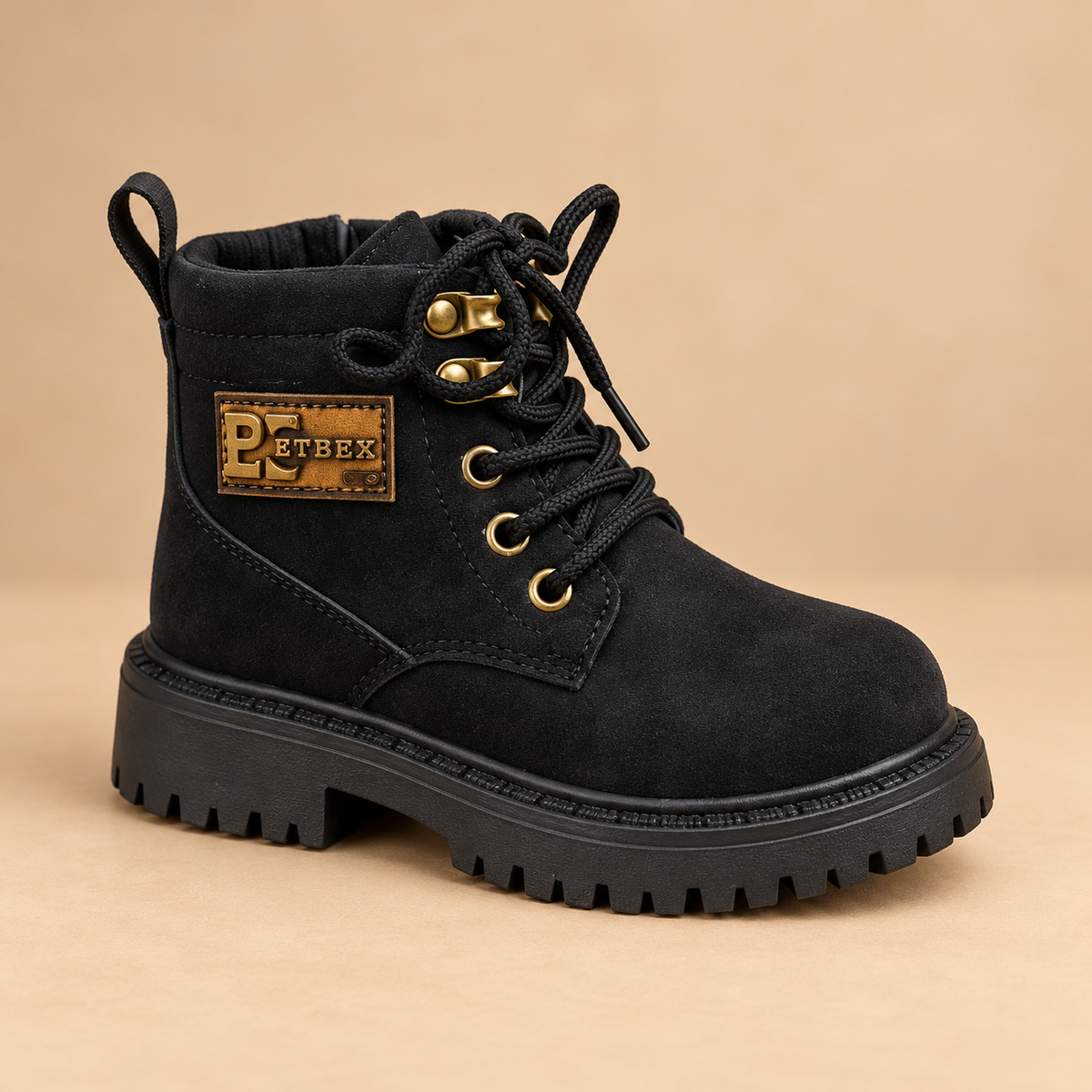 Bottines classiques à lacets pour enfant avec finition effet daim, cols rembourrés et semelles crantées à fort profil –pour les tenues de tous les jours et les sorties spéciales