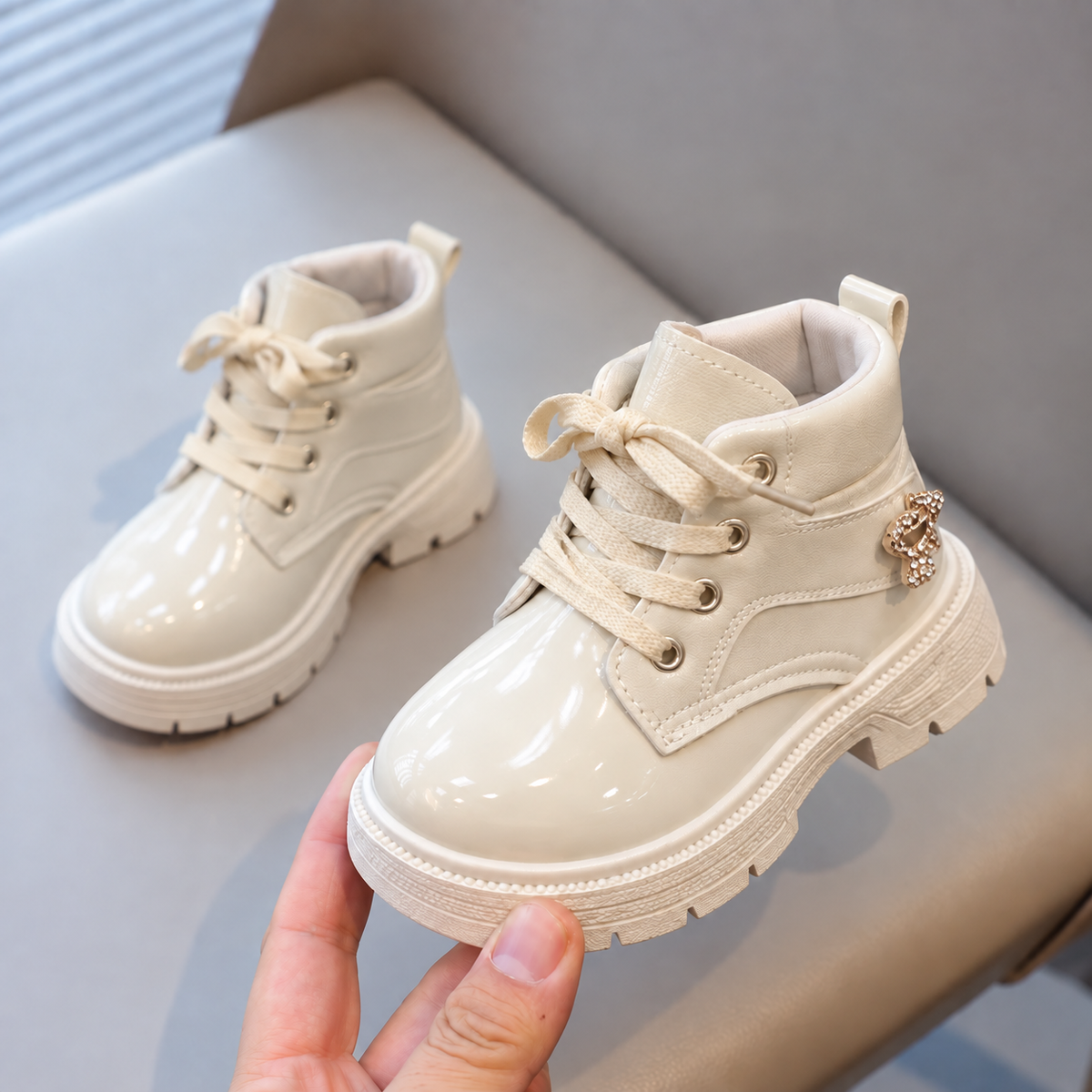 Bottines à lacets vernies pour fille – Élégantes, confortables et parfaites au quotidien