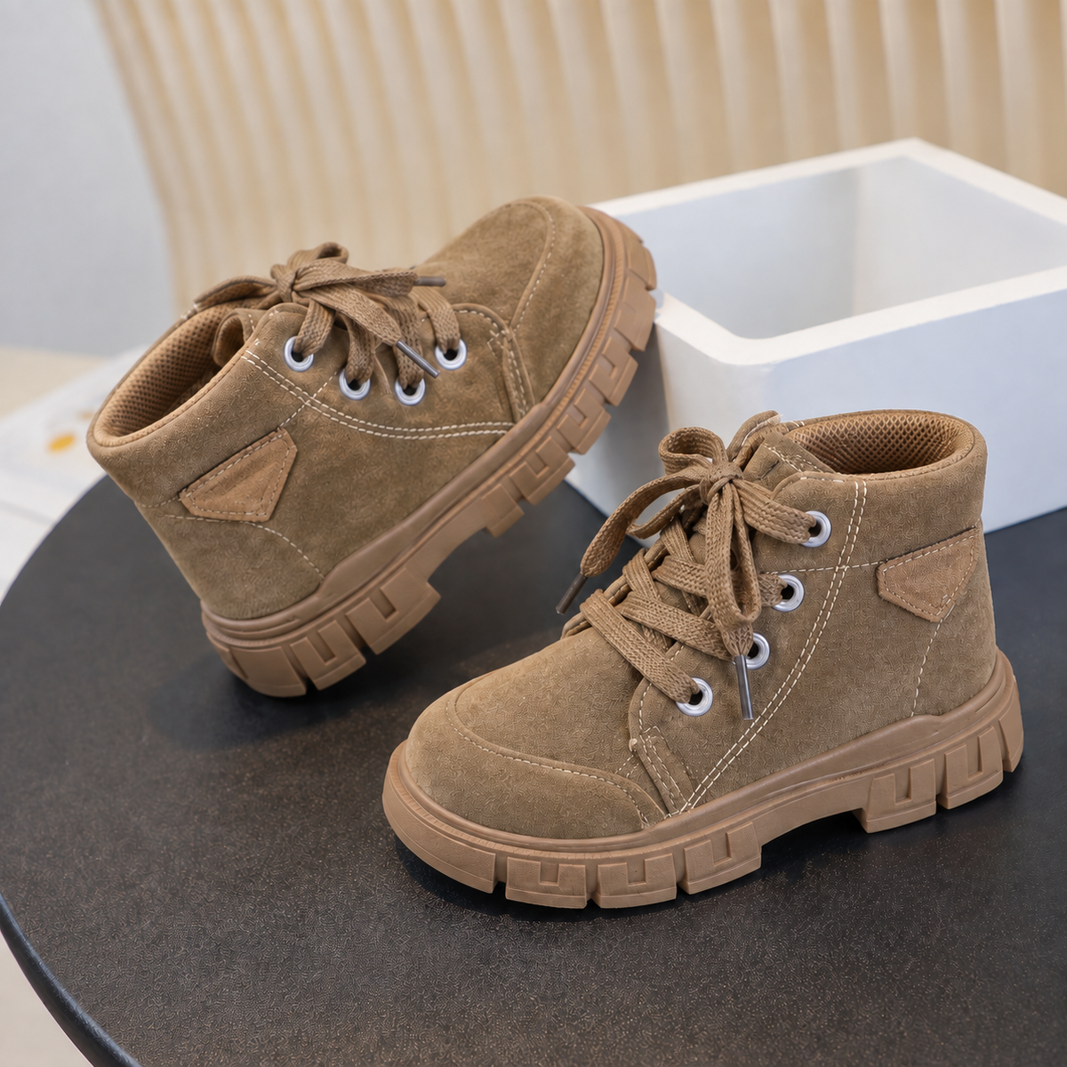 Bottines à lacets pour enfants — Un style quotidien dans des coloris classiques