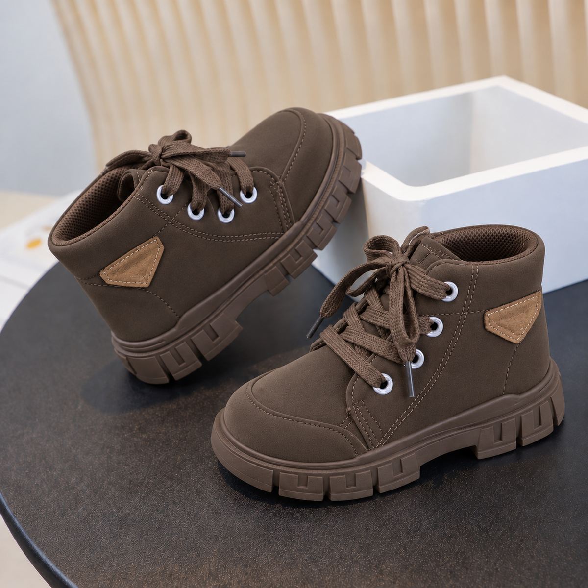 Bottines à lacets pour enfants — Un style quotidien dans des coloris classiques
