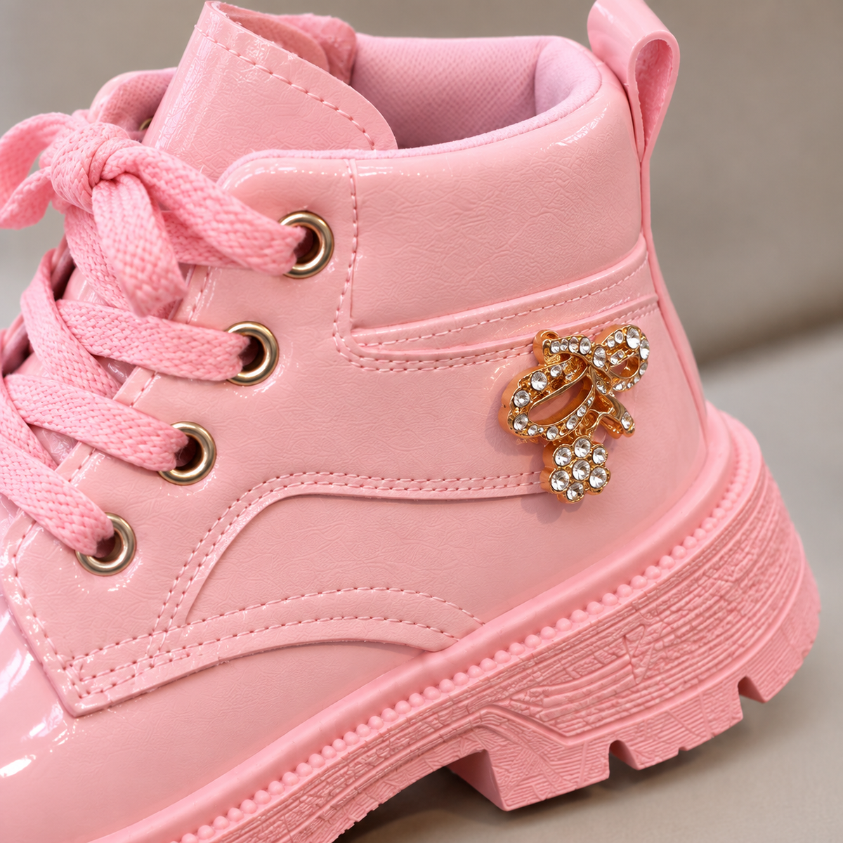 Bottines à lacets vernies pour fille – Élégantes, confortables et parfaites au quotidien