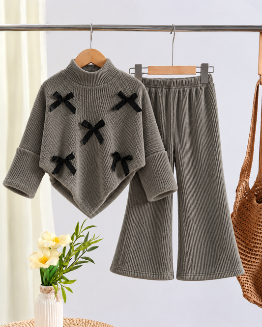 Girls’ Warm and Cozy Lined Two-Piece Winter Set with Bow-Detail High-Neck Top and Comfortable Wide-Leg Pants (Copy)