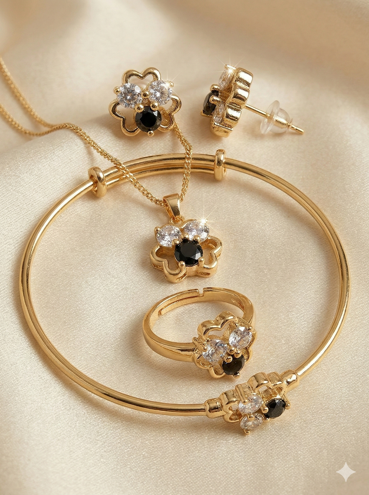 Ensemble de bijoux en or anti-ternissement en forme de trèfle à quatre feuilles – Couleur durable et résistante à l'oxydation, orné de pierres CZ noires et transparentes (ensemble de 5 pièces)