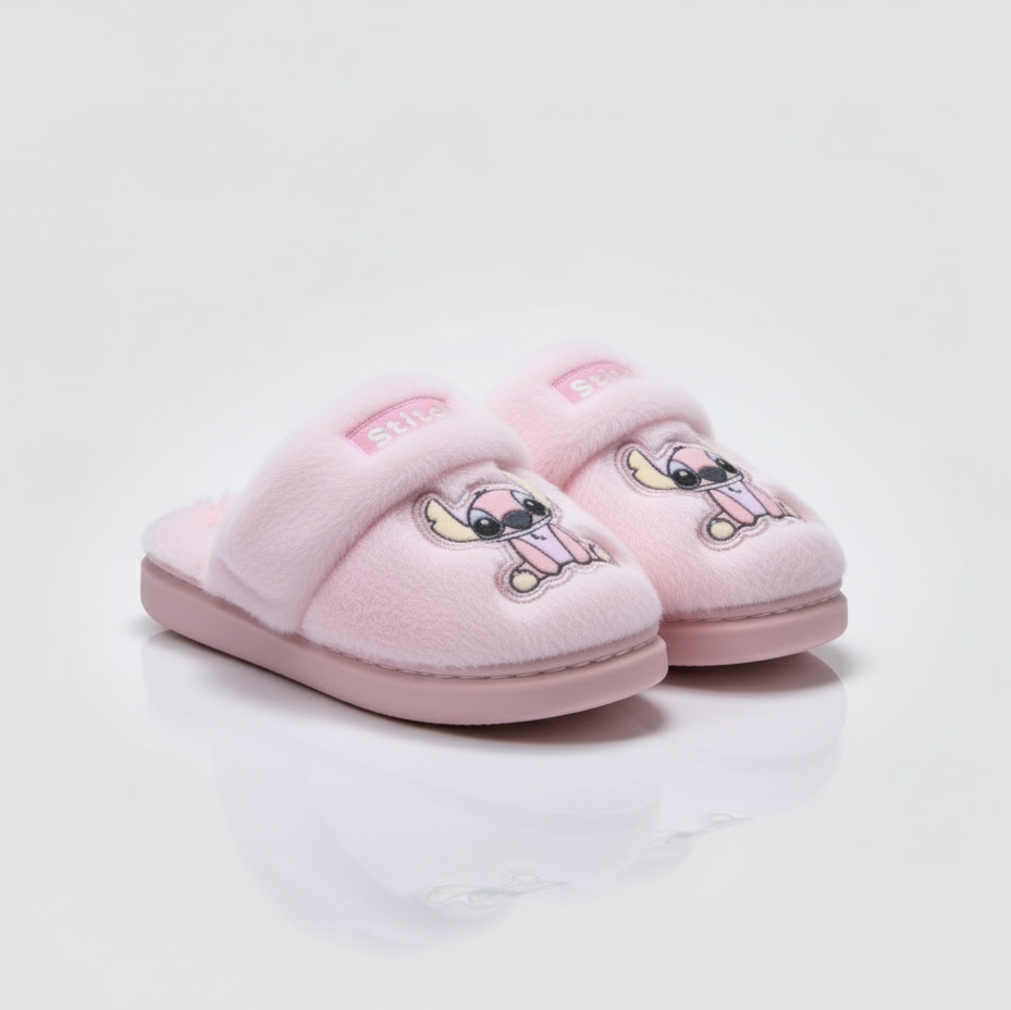 Chaussons à points pelucheux : la sécurité douillette pour les enfants