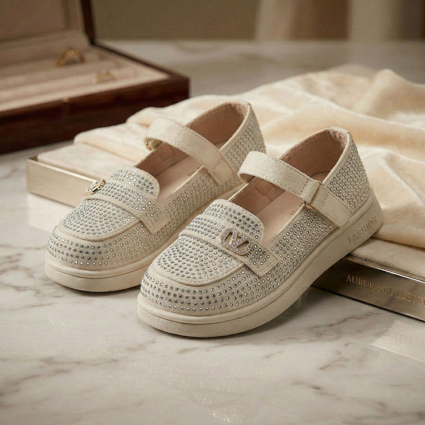 Chaussures de luxe pour filles ornées de cristaux - élégance et confort à chaque pas !