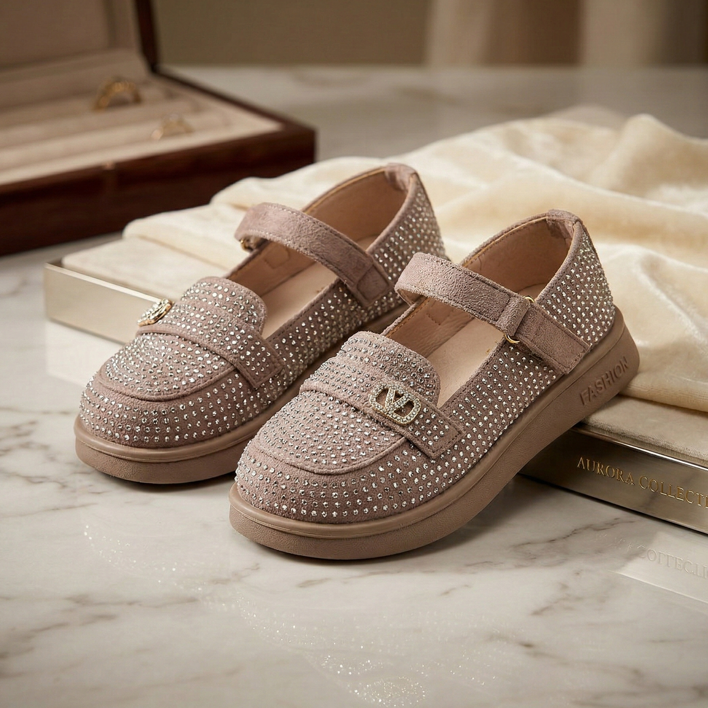 Chaussures de luxe pour filles ornées de cristaux - élégance et confort à chaque pas !