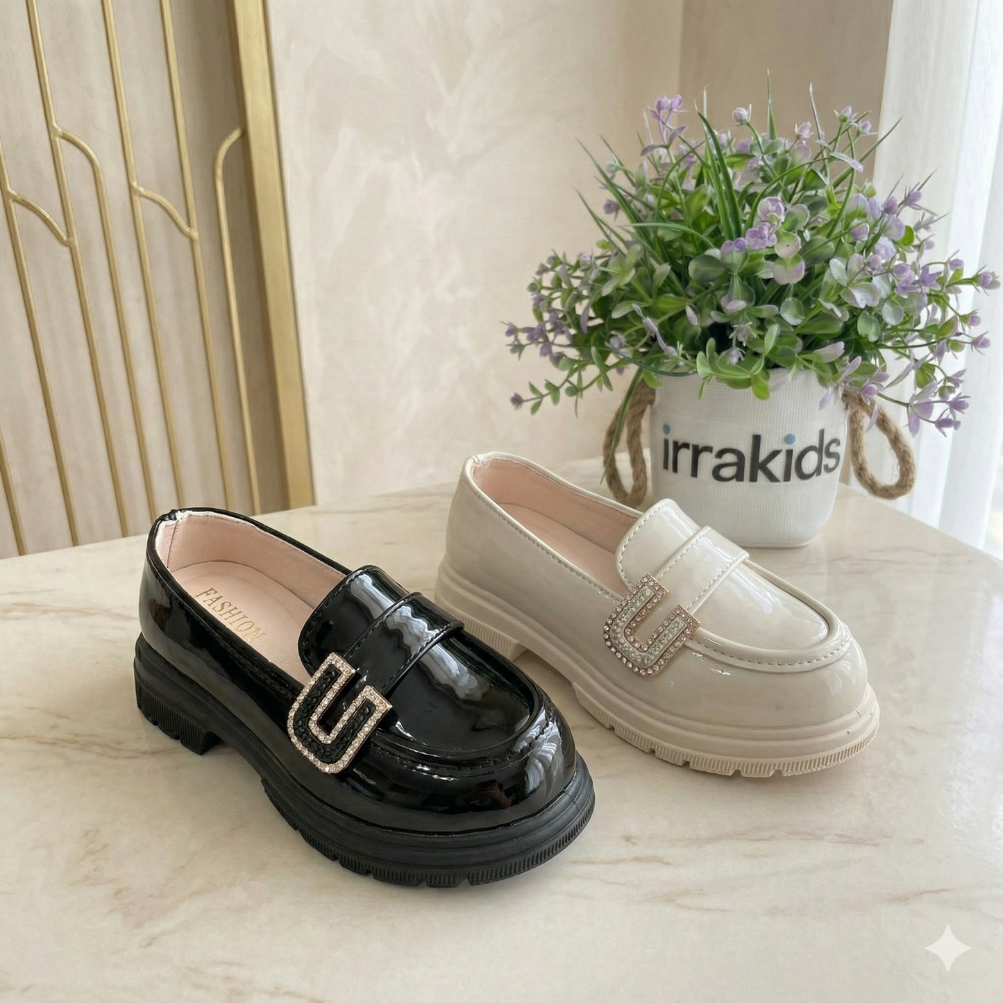 "Des mocassins élégants pour filles - une touche luxueuse à un look sophistiqué !"