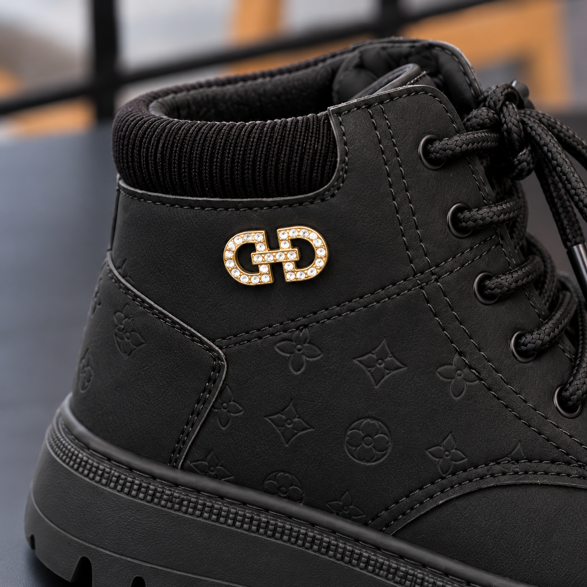 Bottines à lacets pour enfant avec détails gaufrés, col rembourré et semelle épaisse