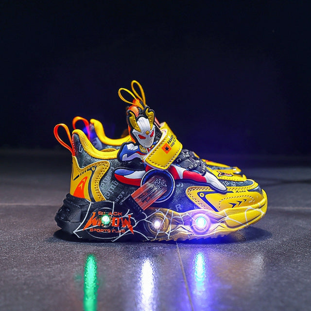 Superhero Glow : des chaussures modernes pour enfants éclairées par LED pour les jeunes héros avertis