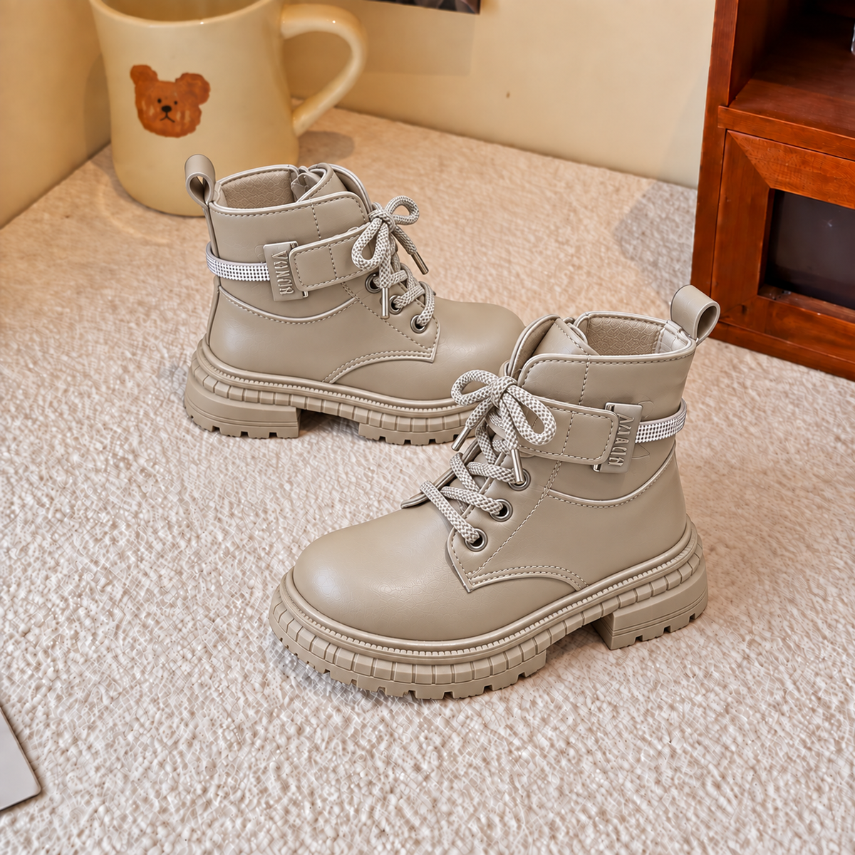 Bottines à lacets élégantes pour filles avec détails à brides scintillantes et semelles épaisses