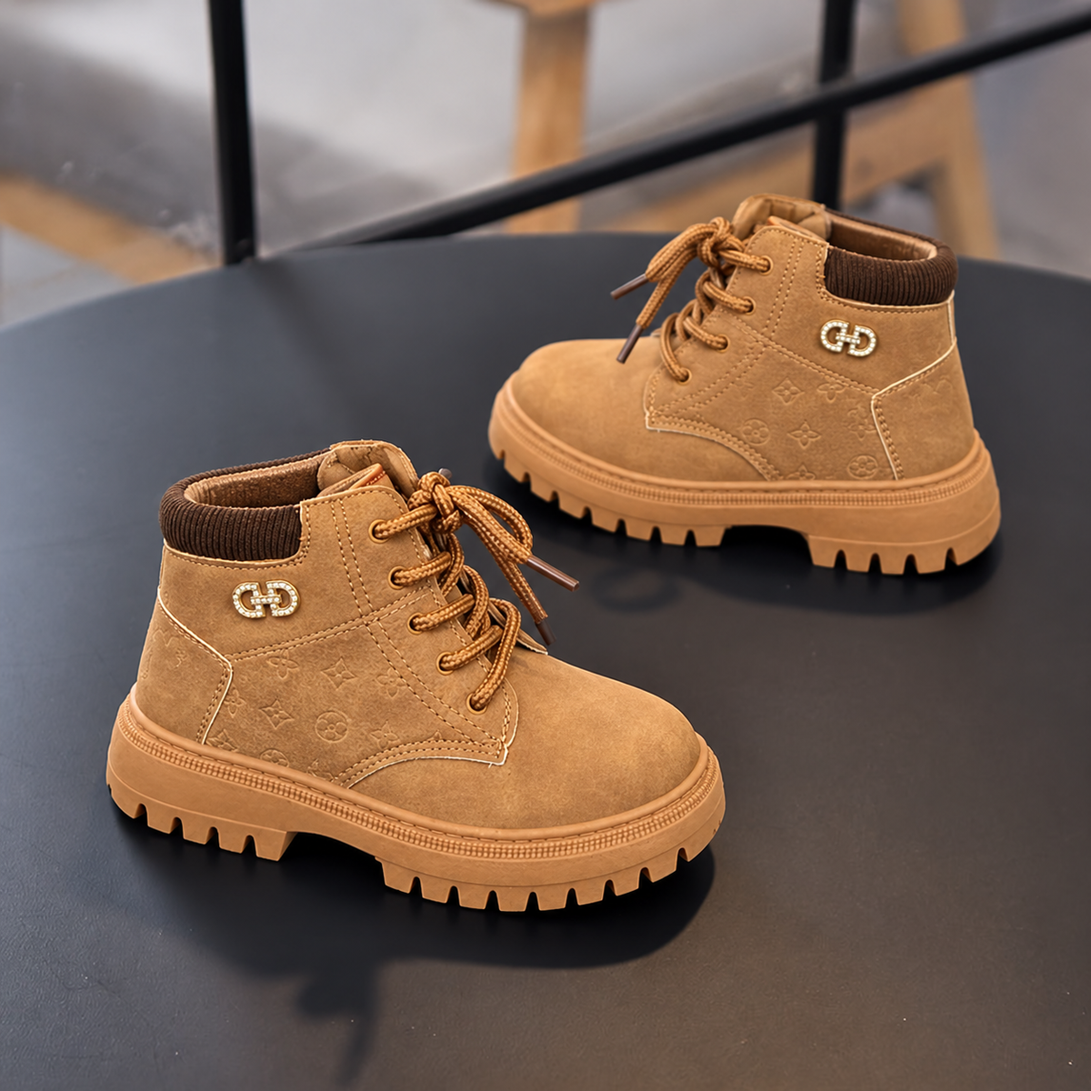 Bottines à lacets pour enfant avec détails gaufrés, col rembourré et semelle épaisse