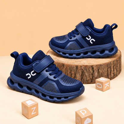 Baskets sport en mesh pour enfant avec bride réglable, détail à lacets et semelle sculptée – Chaussures décontractées pour tous les jours en noir, gris et bleu marine