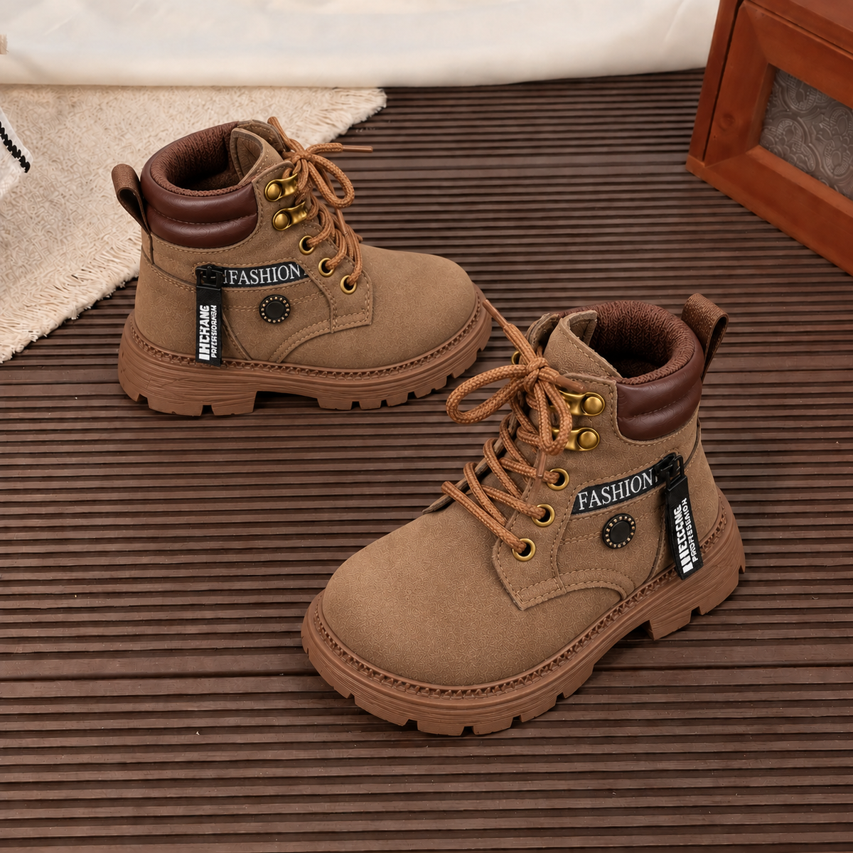 Bottines pour enfant à lacets sur le devant, fermeture éclair latérale, col rembourré et semelle épaisse – Élégantes bottines effet daim en noir, camel et kaki pour les tenues d’automne et d’hiver