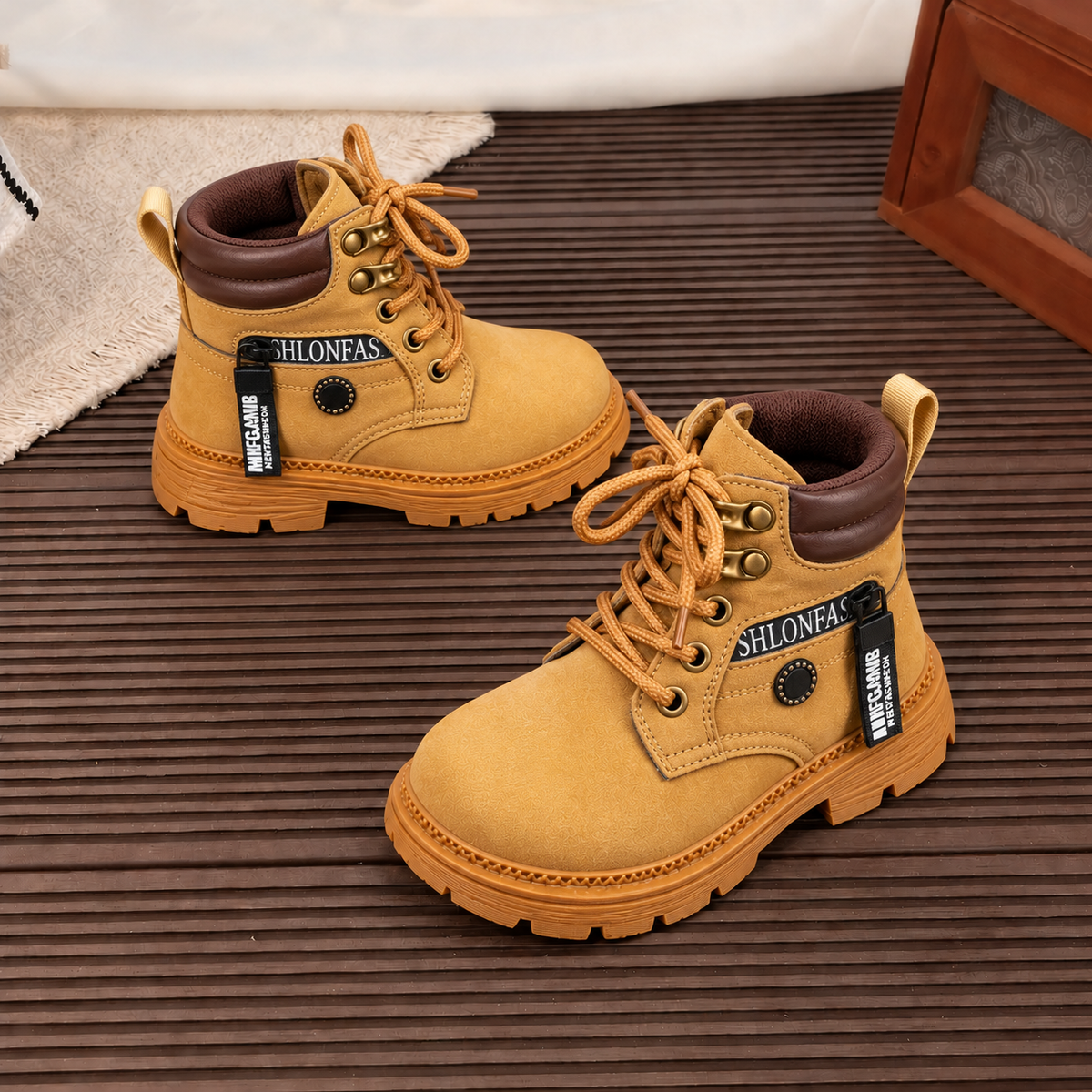 Bottines pour enfant à lacets sur le devant, fermeture éclair latérale, col rembourré et semelle épaisse – Élégantes bottines effet daim en noir, camel et kaki pour les tenues d’automne et d’hiver