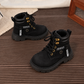Bottines pour enfant à lacets sur le devant, fermeture éclair latérale, col rembourré et semelle épaisse – Élégantes bottines effet daim en noir, camel et kaki pour les tenues d’automne et d’hiver