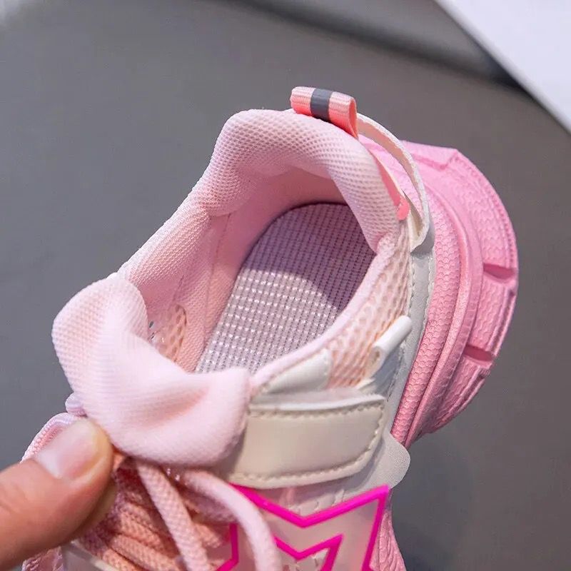 Baskets en maille étoile mignonnes à la mode pour filles, chaussures de course respirantes et antidérapantes pour le printemps et l'été