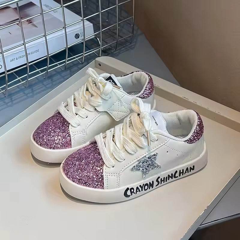 Des pas assurés et un style distinctif. Des chaussures pour enfants de haute qualité !