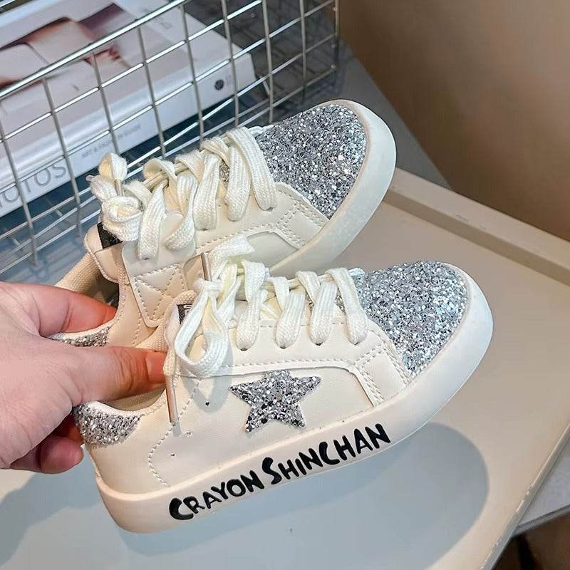 Des pas assurés et un style distinctif. Des chaussures pour enfants de haute qualité !