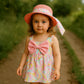 Robe d'été colorée pour fille avec un chapeau élégant et un grand nœud papillon 2