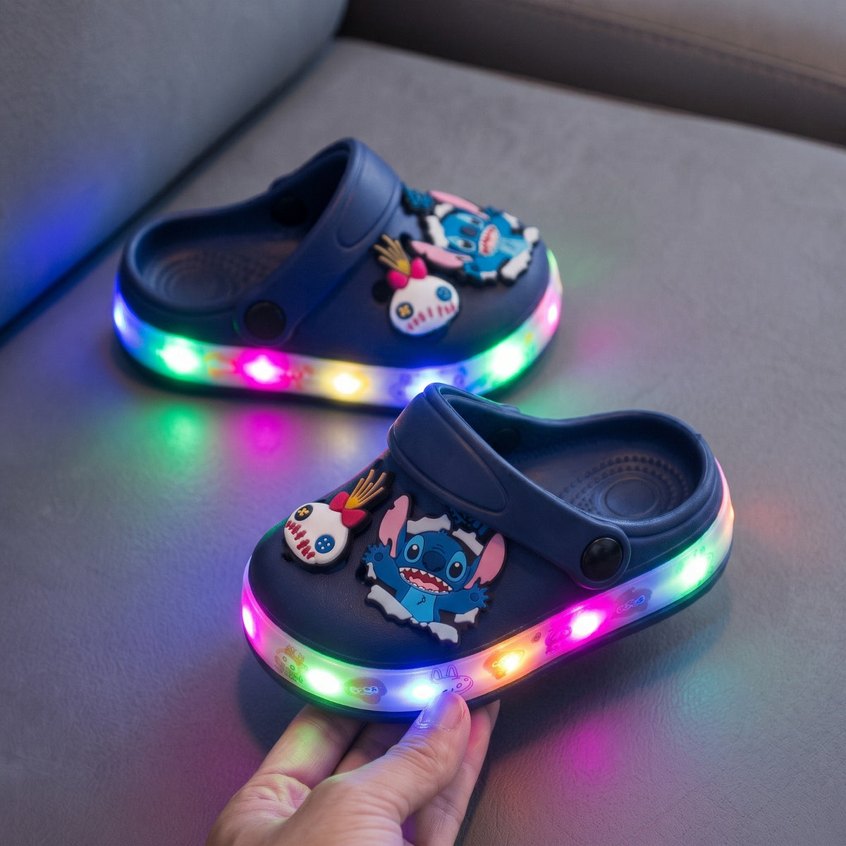 Sabots lumineux à LED pour enfants ✨