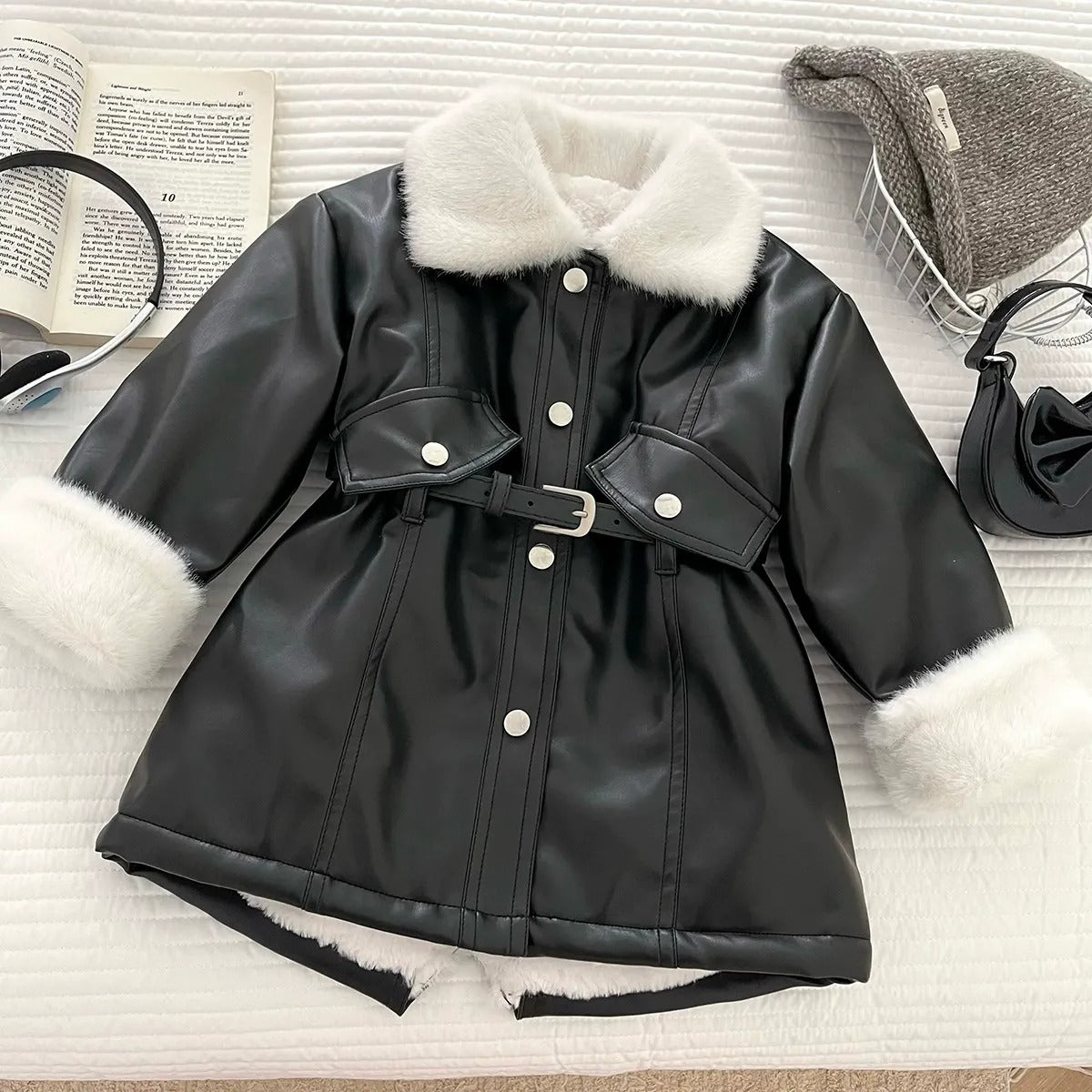 Veste d'hiver élégante pour fille avec bordure en fourrure douce et ceinture à la taille