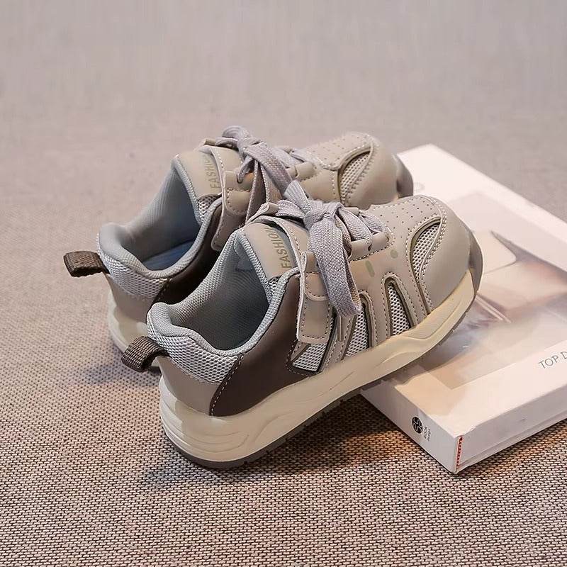 Chaussures pour enfants de haute qualité pour un enfant actif et toujours en mouvement.