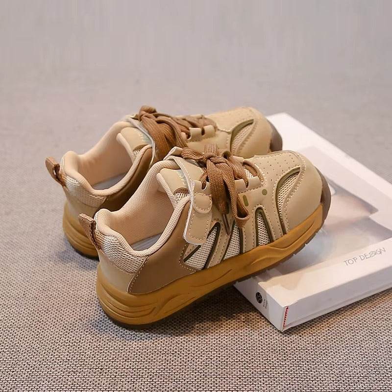 Chaussures pour enfants de haute qualité pour un enfant actif et toujours en mouvement.