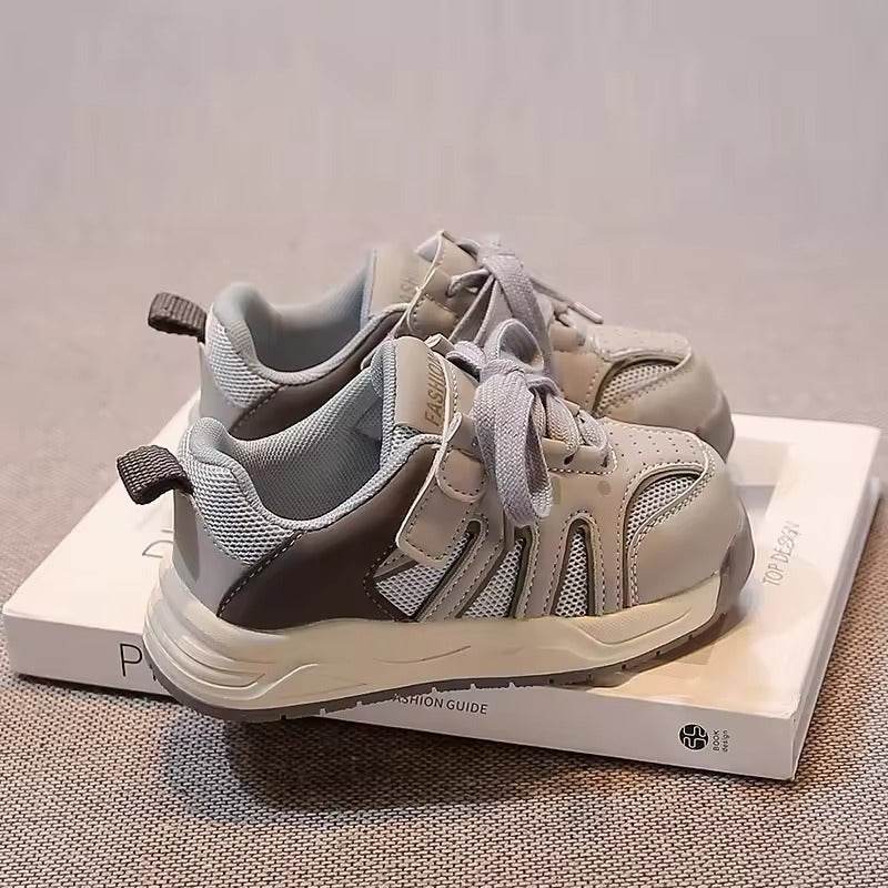 Chaussures pour enfants de haute qualité pour un enfant actif et toujours en mouvement.