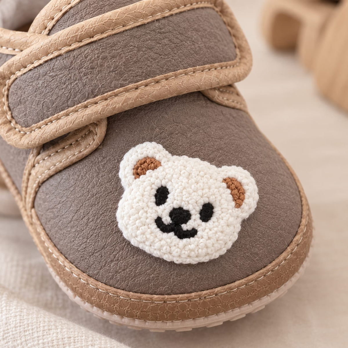 Chaussures pour enfants Cozy Bear – Douces, mignonnes et confortables pour les petits pieds