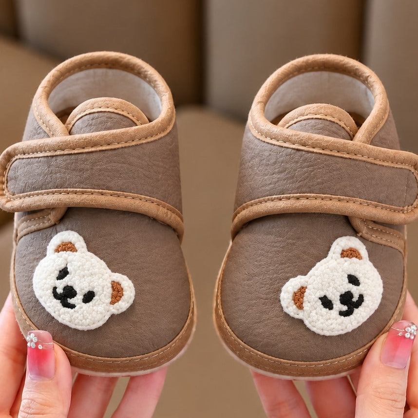 Chaussures pour enfants Cozy Bear – Douces, mignonnes et confortables pour les petits pieds