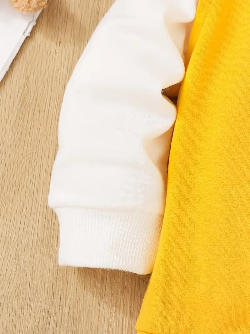 3-piece outfit set for boys and girls: a t-shirt with a bear print, a hooded sweatshirt, and sports pants.3-piece outfit set for boys and girls: a t-shirt with a bear print, a hooded sweatshirt, and sports pants.