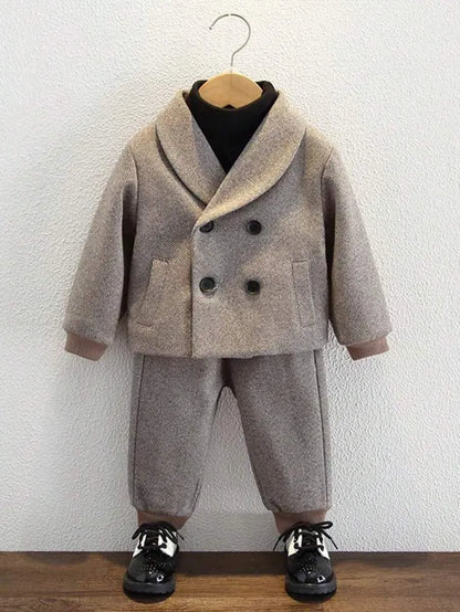 Ensemble trois pièces confortable en laine pour tout-petit, manteau, pull et pantalon