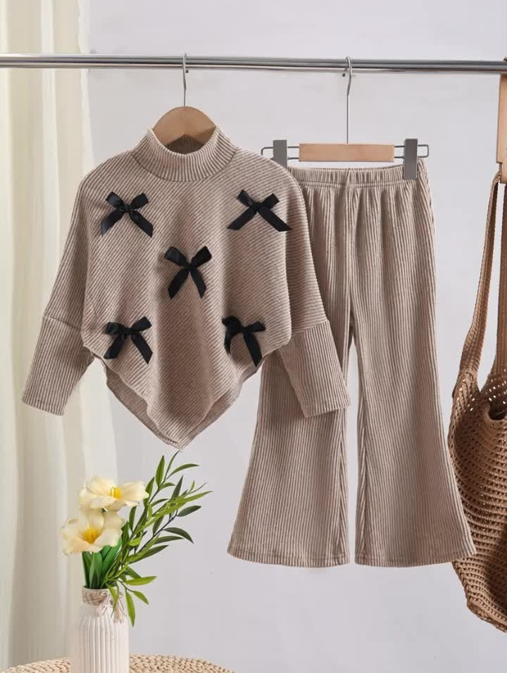 Girls’ Warm and Cozy Lined Two-Piece Winter Set with Bow-Detail High-Neck Top and Comfortable Wide-Leg Pants