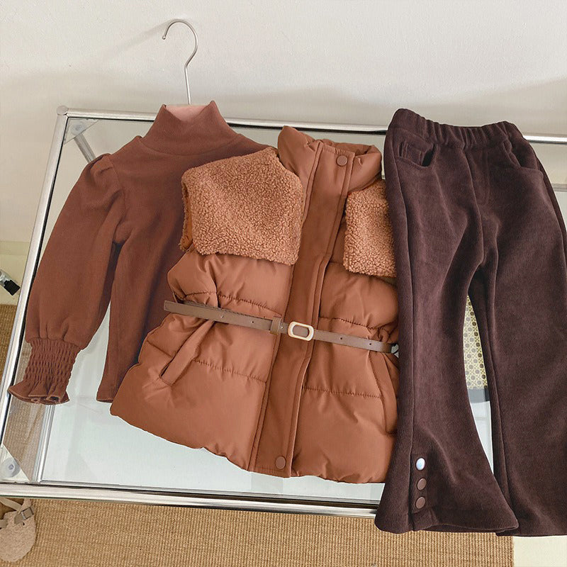 Tenue d'hiver élégante pour enfants : doudoune avec ceinture et pantalon en velours côtelé